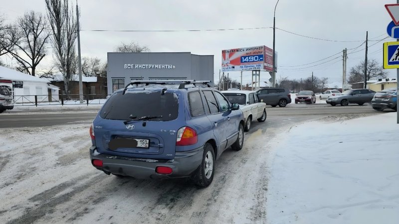 В Новочеркасске коммунальные службы работали над расчисткой снега в течение всей ночи — фото 1