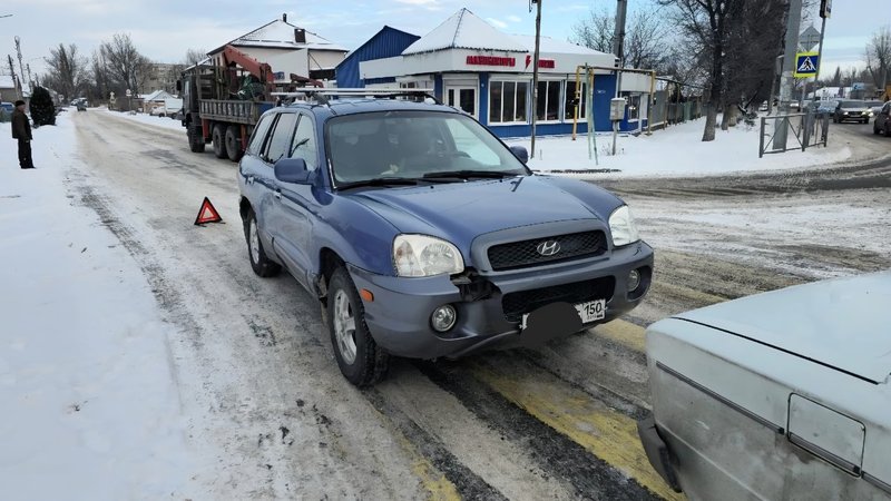 В Новочеркасске коммунальные службы работали над расчисткой снега в течение всей ночи — фото 2