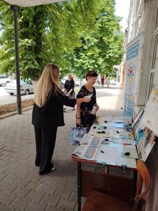 23 июня у входа в Центральную городскую библиотеку имени А — фото 2