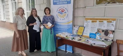 23 июня у входа в Центральную городскую библиотеку имени А — фото 4