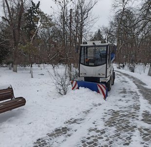 Уборка снега в Новочеркасске продолжается в режиме 24/7