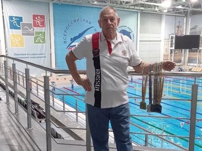 77-летний пловец из Новочеркасска взял золото на всероссийских соревнованиях