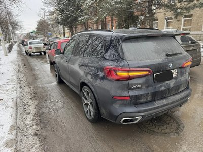 Автоледи на BMW отвлеклась за рулём и допустила столкновение с автомобилем Toyota на пр
