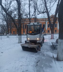 Маленькие муниципальные помощники тоже трудятся 24/7 чтобы пешеходам было где пройти — фото 2