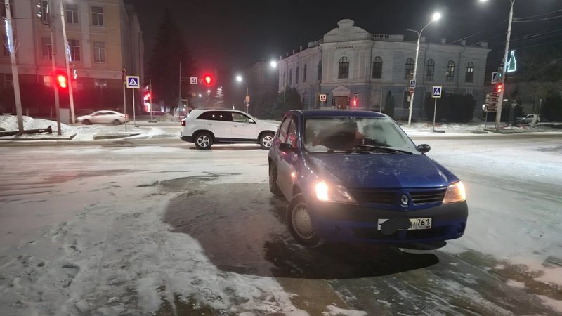 Девушка на Рено двигалась по Платовскому и при повороте налево не пропустила встречный автомобиль... — фото 2