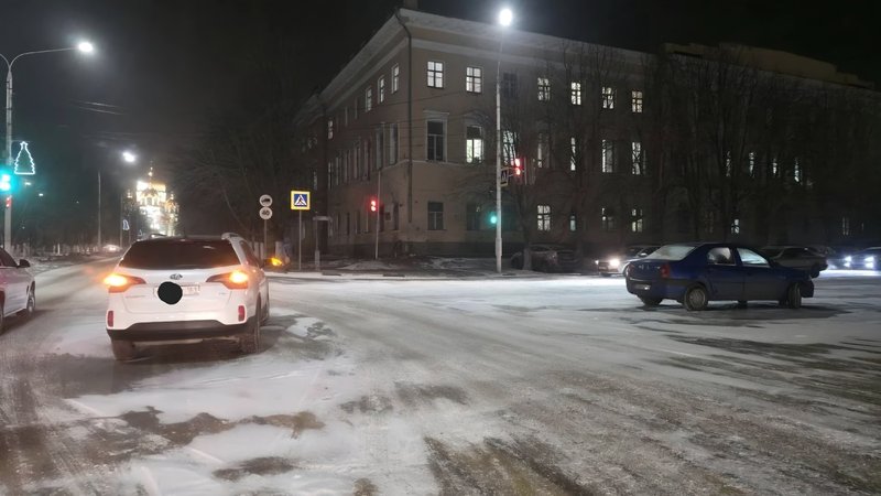 Девушка на Рено двигалась по Платовскому и при повороте налево не пропустила встречный автомобиль... — фото 3