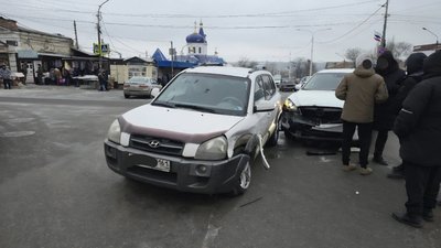 Водитель Мазды не пропустил Хендэ на пересечении Платовского и Б — фото 3