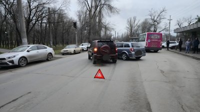 Улица Привокзальная в районе остановки "НЭВЗ"