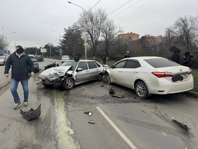 Жёсткое ДТП на Баклановском в районе Миража — фото 4