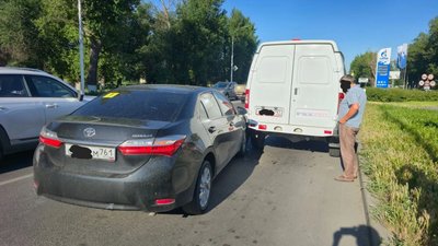 Водитель автомобиля Тойота на Баклановском влетела в хвост очереди за бензином