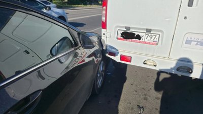Водитель автомобиля Тойота на Баклановском влетела в хвост очереди за бензином — фото 2