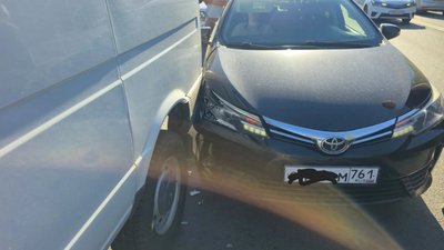Водитель автомобиля Тойота на Баклановском влетела в хвост очереди за бензином — фото 4