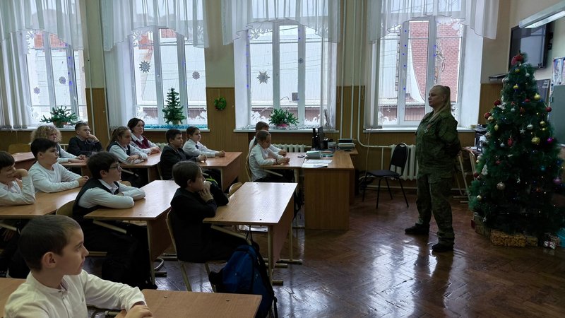 В школе №1 города Новочеркасска для учащихся пятых классов состоялся особый «Урок Мужества» — фото 4