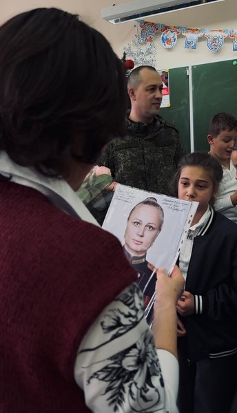 В школе №1 города Новочеркасска для учащихся пятых классов состоялся особый «Урок Мужества» — фото 5