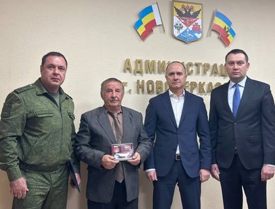 В Новочеркасске состоялась торжественно-траурная церемония вручения медали Жукова отцу погибшего...
