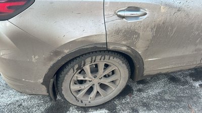 Мастер парковки на Черри немного не вписался, когда парковался перед Крузаком — фото 3
