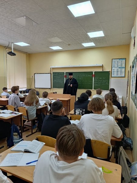 В школе №2 города Новочеркасска состоялась душевная и вдохновляющая встреча учащихся 7 «Б» класса с... — фото 4
