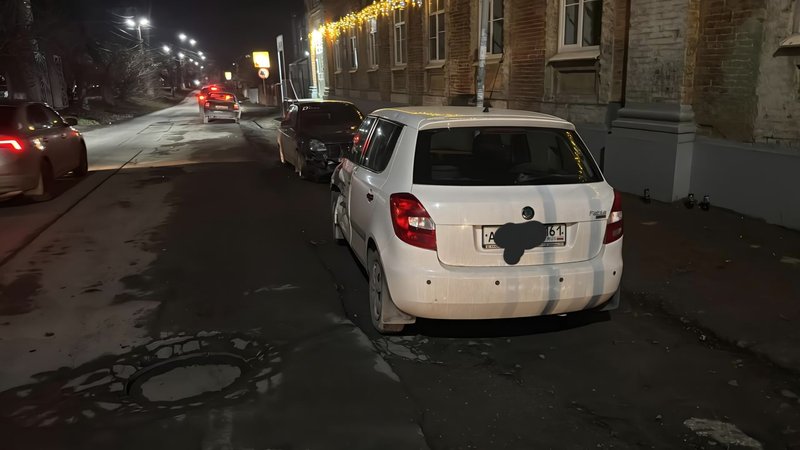 Лихача на Приоре занесло на улице Александровской и он повредил припаркованную Шкоду — фото 2