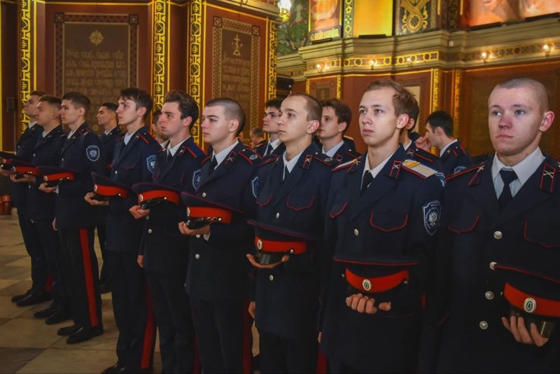 В День Героев Отечества в Новочеркасске девушки впервые приняли присягу в рядах Платовской казачьей... — фото 5
