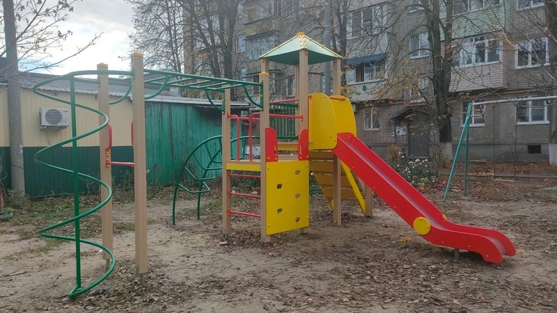 Благоустройство городских дворов: в 6-м округе появились новые игровые и спортивные площадки — фото 2