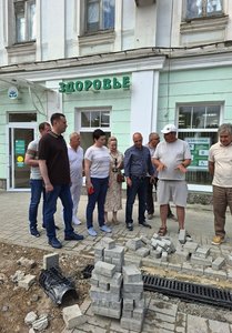 Министр ЖКХ Ростовской области проверила ход благоустройства Платовского проспекта в Новочеркасске — фото 2