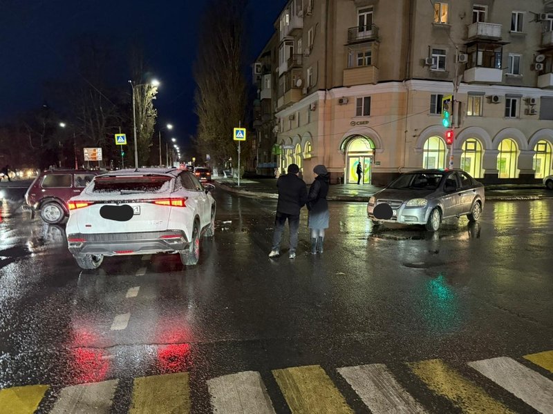 Автоледи на Шевроле при повороте налево с Ермака на Маяковского не пропустила встречную Омода — фото 2