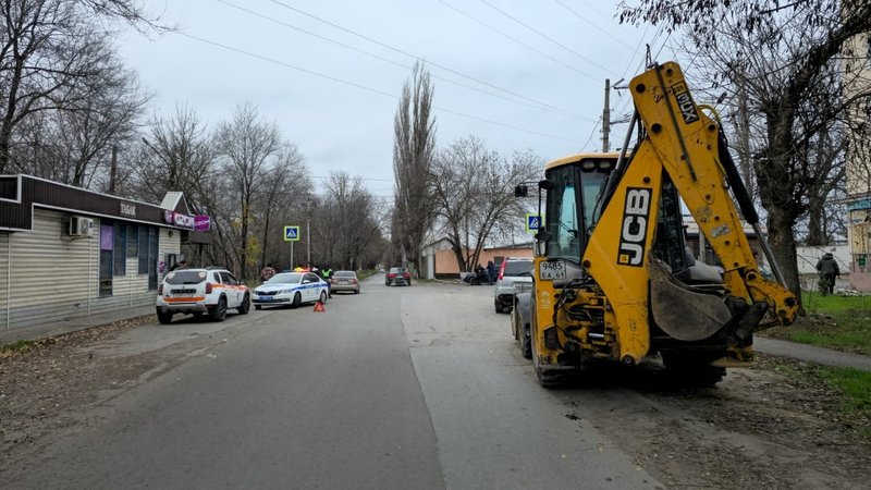 Водитель трактора на Макаренко неудачно отъехал от обочины и поменял проезжавший мимо Акцент — фото 3