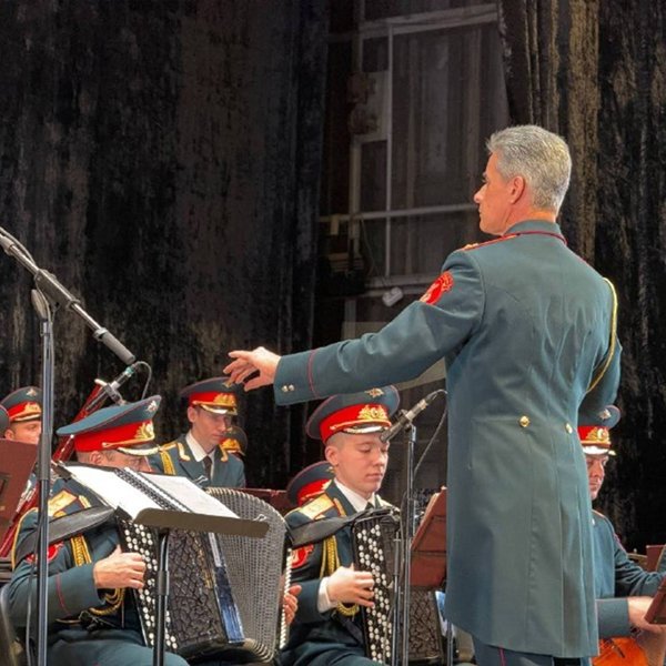 Академический ансамбль Александрова выступил в Новочеркасске с благотворительным концертом — фото 2
