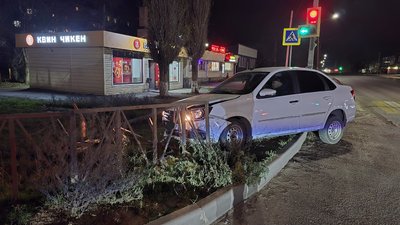 Хотелось бы уже закончить на сегодня про аварии писать, но новочеркасские водители продолжают...