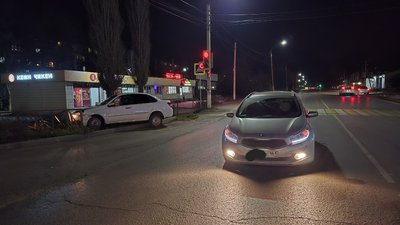 Хотелось бы уже закончить на сегодня про аварии писать, но новочеркасские водители продолжают... — фото 5