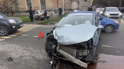 Очередная авария на пересечении Михайловской / Просвещения