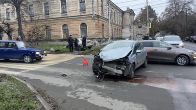 Очередная авария на пересечении Михайловской / Просвещения — фото 2