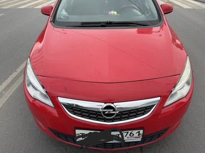 В Новочеркасске водитель Opel сбила двух женщин на пешеходном переходе