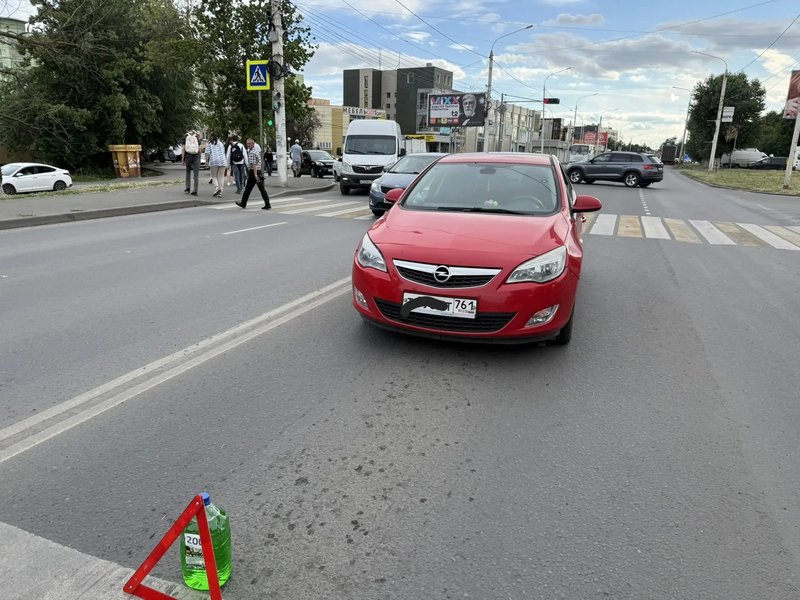 В Новочеркасске водитель Opel сбила двух женщин на пешеходном переходе — фото 4