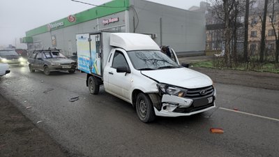 С ДТП началось утро на Сарматской в районе пересечения с Ященко