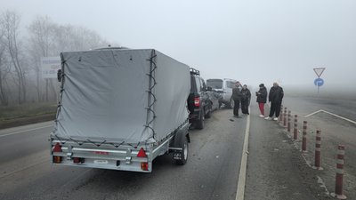 На въезде в Новочеркасск из-за тумана и невнимательности, водитель УАЗа собрал "паровозик'" из трёх... — фото 5