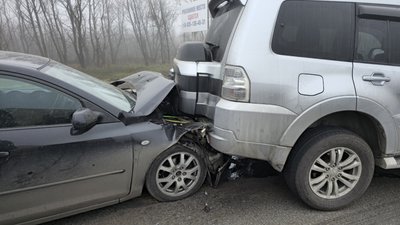 На въезде в Новочеркасск из-за тумана и невнимательности, водитель УАЗа собрал "паровозик'" из трёх... — фото 7
