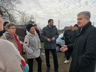 Николай Толмачев и Виктор Синюгин пообещали жителям Епифанова воду, дорогу и уличное освещение