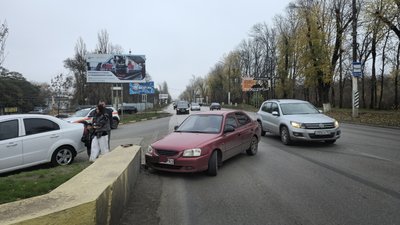 Бесконтактное ДТП случилось на выезде из Новочеркасска, в районе АЗС "Роснефть" в месте сужения... — фото 6