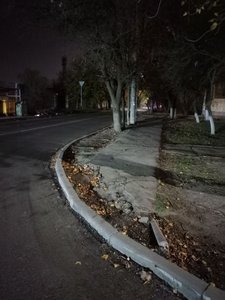 Ямы вместо тротуаров: на улице Бердичевского в Новочеркасске пешеходов ждет опасная зима — фото 2