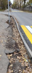 Ямы вместо тротуаров: на улице Бердичевского в Новочеркасске пешеходов ждет опасная зима — фото 5