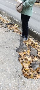 Ямы вместо тротуаров: на улице Бердичевского в Новочеркасске пешеходов ждет опасная зима — фото 7