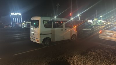 На въезде в Новочеркасск водитель Ниссана отвлёкся за рулём и испортил настроение водителю Тойота... — фото 2