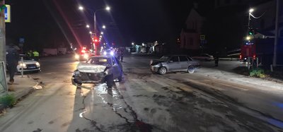 Жёсткое ДТП на пересечении Михайловской и Платовского — фото 2