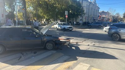 Водитель автомобиля Черри при пересечении проспекта Ермака не уступила дорогу автомобилю Ваз 2114,... — фото 2