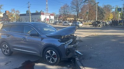 Водитель автомобиля Черри при пересечении проспекта Ермака не уступила дорогу автомобилю Ваз 2114,... — фото 3