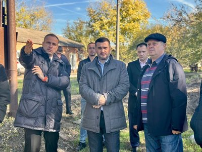Исполняющий обязанности мэра Новочеркасска Николай Толмачев и председатель городской Думы Виктор... — фото 6