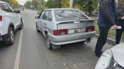 В Новочеркасске на Баклановском проспекте водитель Lexus отвлеклась и спровоцировала ДТП