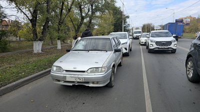 В Новочеркасске на Баклановском проспекте водитель Lexus отвлеклась и спровоцировала ДТП — фото 3