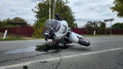 Под Новочеркасском произошло жесткое ДТП с мотоциклистом: водитель госпитализирован с тяжелыми...